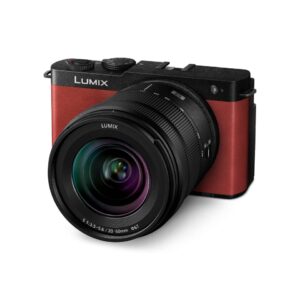 Die LUMIX S9 ist die kleinste und leichteste Vollformat Systemkamera der LUMIX S-Serie. Sie ist in fünf verschiedenen Farben erhältlich – Smokey White