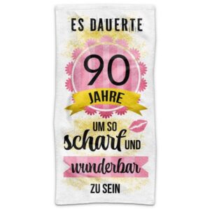 Du brauchst unbedingt eine individuelle Geschenkidee zum 90. Geburtstag? Unser bedrucktes Geburtstags-Handtuch mit lustigem Spruch ist da genau das...