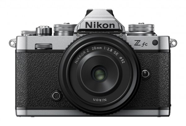 Nikon Zfc + 28mm f2,8 SE - nach 150 EUR Nikon Winter Sofortrabatt