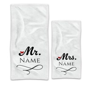 Eine praktische und individuelle Geschenkidee zum Hochzeitstag sind diese personalisierbaren Handtücher mit dem Aufdruck Mr." oder "Mrs.". Die..."