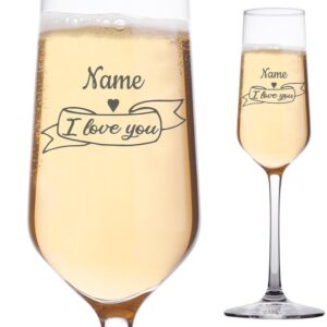 Das Sektglas mit Namensgravur - I love you - kannst Du mit Deinem Wunschnamen beschriften lassen. Verschenke dieses wunderschöne